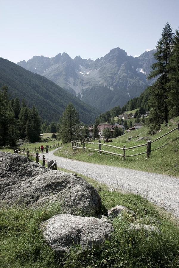 Alpengasthof Crusch Alba Ed Alvetern, S-Charl ชกูอล ภายนอก รูปภาพ